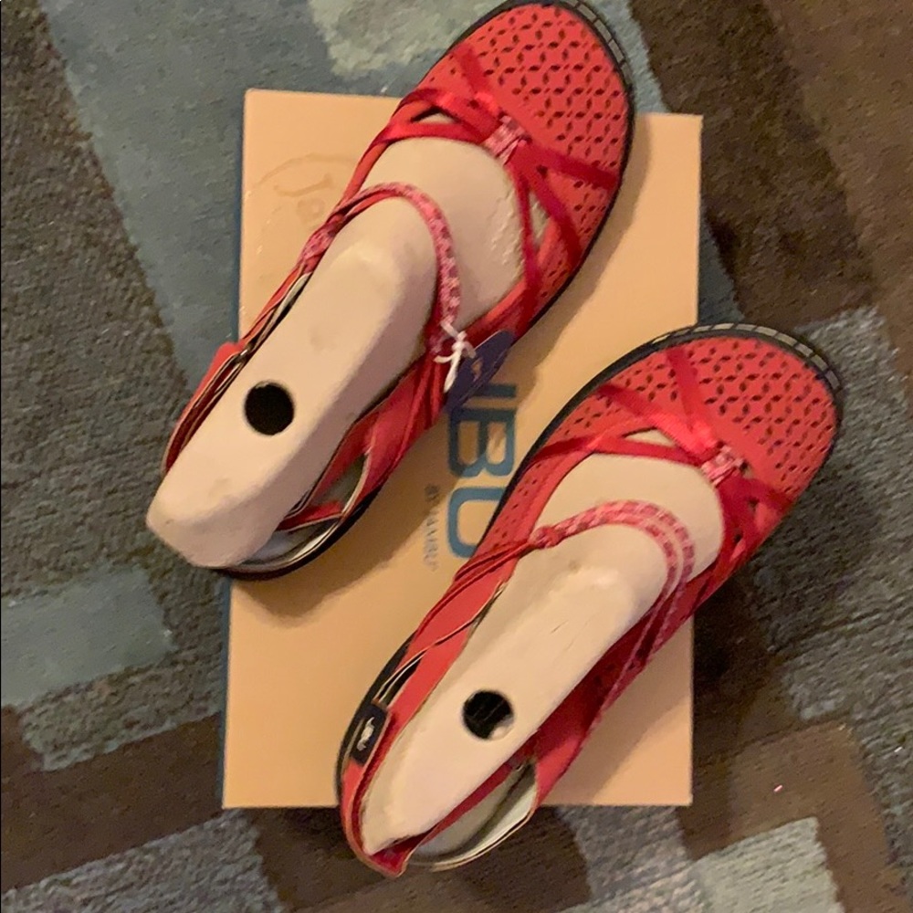 Super cute Jambu sandals!